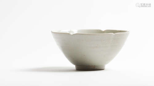 A lobed bowl