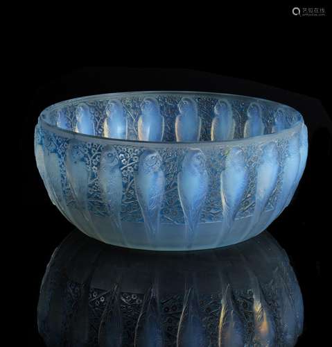 Lalique, René Lalique, Perruches, an opalescent and blue stained glass bowl