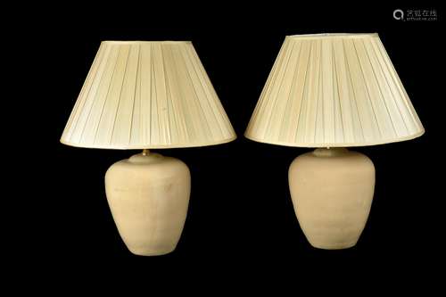 A pair of glazed ceramic table lamps