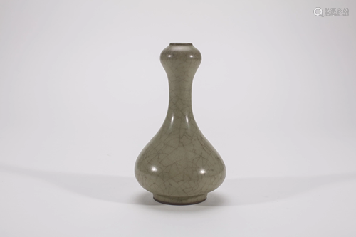 Chinese Crackle Celadon Glazed Garlic Mouth Vase