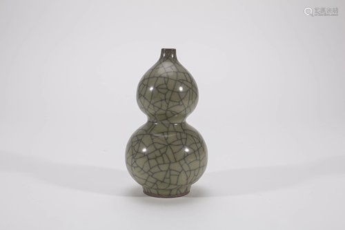 Chinese Celadon Crackle Gourd Porcelain Vase