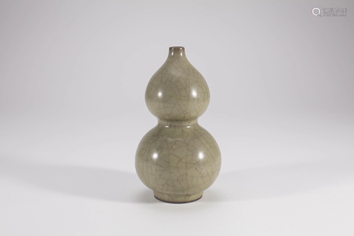 Chinese Guanyao Crackle Porcelain Gourd Vase