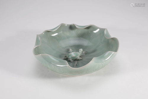 Chinese Porcelain Lotus Leaf & Turtle Brush Washer