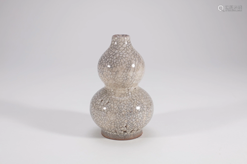 Chinese Guanyao Crackle Porcelain Gourd Vase