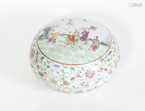 Chinese Famille Rose Porcelain Boys Roud Box