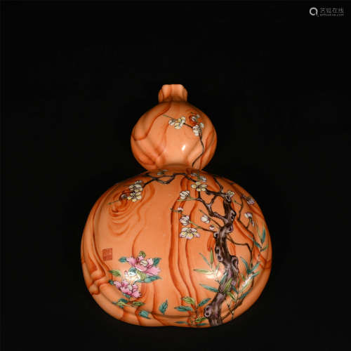 Qianlong wood grain glazed famille rose vase