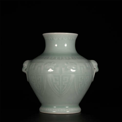 Qianlong powder celadon enamel vase