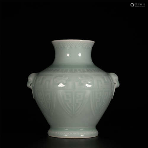 Qianlong powder celadon enamel vase