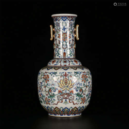 Qianlong Doucai Amphibian Vase