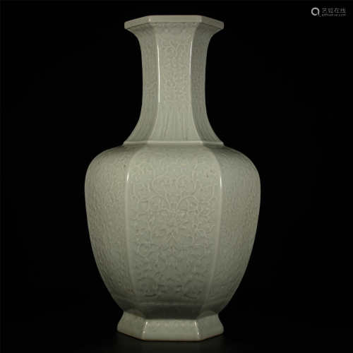 Qianlong Bean Celadon Glazed Hexagonal Vase