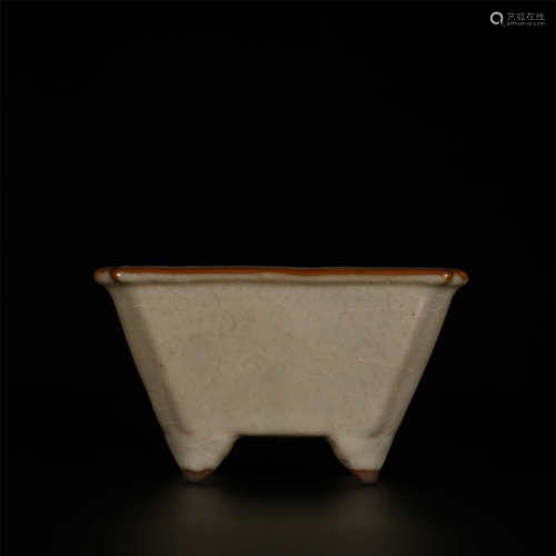Yongzheng Imitation Ge Glazed Flower Pot