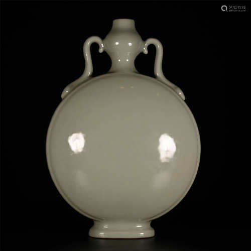 Qianlong White Glazed Moon Holding Vase