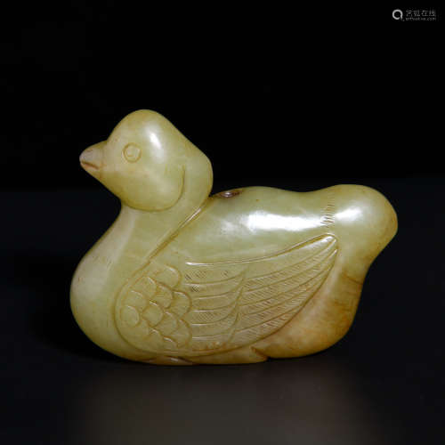 A YELLOW JADE ORNAMENT SHAPED WITH GOOSE