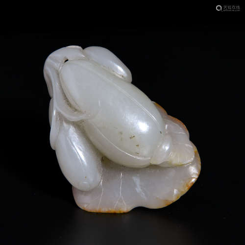 A WHITE JADE PLATE SHAPED WITH MELON