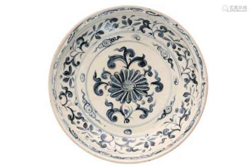 A blue and white porcelain deep charger, decorated with flowers. Unmarked. Vietnam (Annam), 15th/