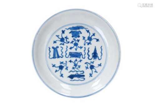 A blue and white porcelain dish, decorated with antiquities. Marked with 6-character mark
