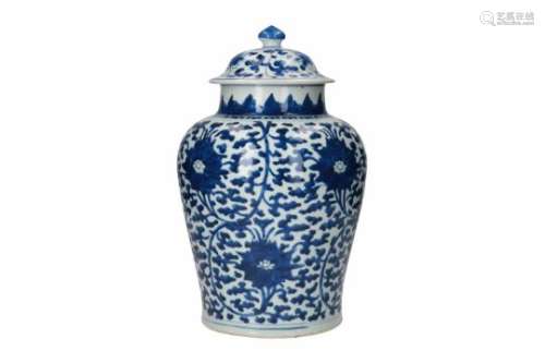 A blue and white porcelain lidded jar, decorated with lotus flowers. Unmarked. China, Kangxi.