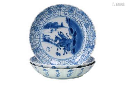 A set of three blue and white porcelain dishes with scalloped rim, decorated with 'Joosje te