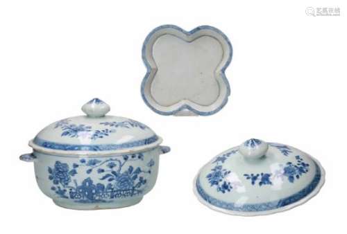A blue and white porcelain tureen, decorated with flowers. Unmarked. Added a cover and pattipan,