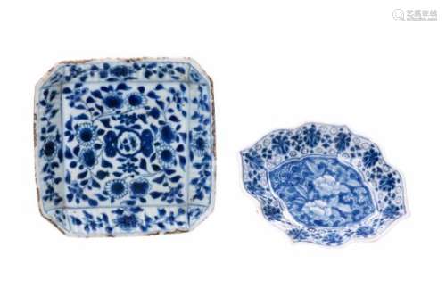 Lot of two blue and white porcelain pattipans, decorated with flowers. Unmarked. China, Qianlong.