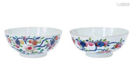 Lot of two famille rose porcelain bowls, decorated with fruits. Unmarked. China, Qianlong.