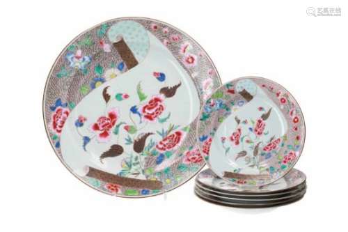 A set of six famille rose porcelain dishes, decorated with flowers. Added a famille rose porcelain