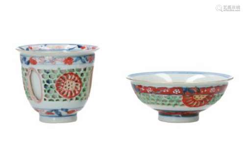 An Imari devils work porcelain cup with saucer, decorated with flowers. Marked. China, Qianlong.