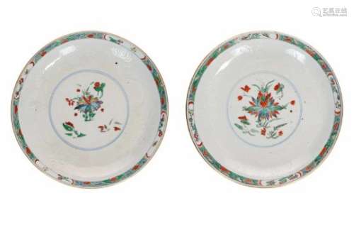 A pair of famille verte porcelain dishes, decorated with flowers. Unmarked. China, 18th century.