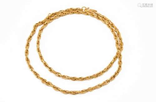 A 22-kt golden necklace. China, first half of 20th century. Total weight approx. 49.4 g.