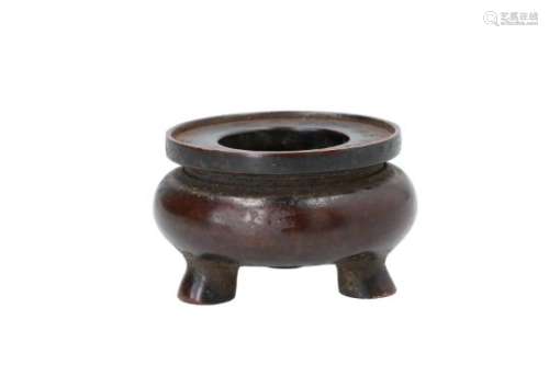 A bronze tripod censer. Marked with seal mark Xuande. China, 17th/18th century. Weight approx.