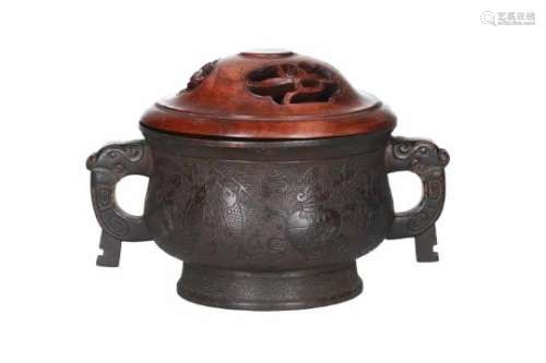 A bronze censer with two handles and wooden lid,with engraved decor of fish, flowers and