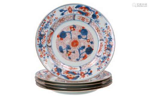 A set of five Imari porcelain dishes, decorated with flowers. Unmarked. China, 18th century.