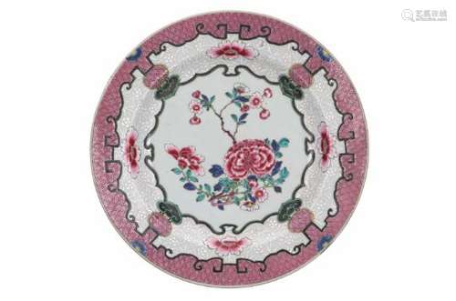 A famille rose porcelain charger, decorated with flowers. Unmarked. China, 18th century.