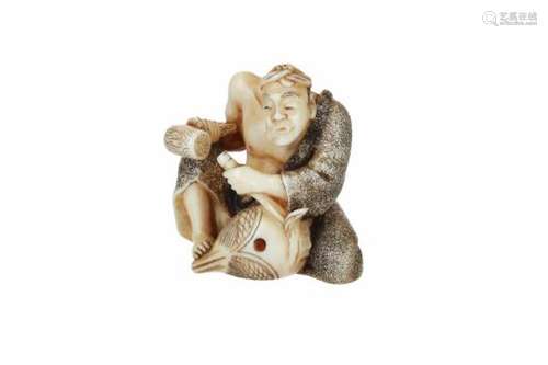 An ivory netsuke of a sculptor working on a piece. Signed Shuzan. Japan, 19th century. H. 3.5 cm.