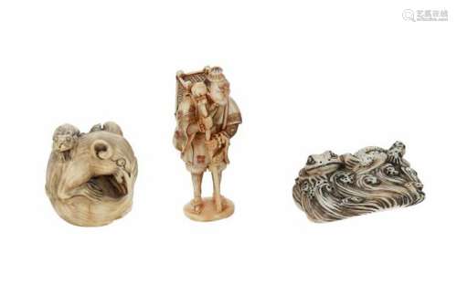 Lot of three ivory netsuke, 1) traveler with basket. Signed. H. 5 cm. 2) two mice. Signed. H. 3