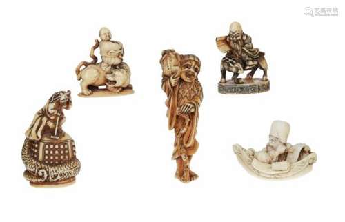 Lot of five netsuke, 1) ivory, Jurojin in boat with scroll. L. 5 cm. 2) ivory, Kiyohime with bell.