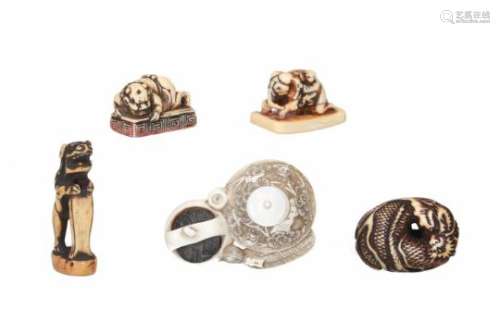 Lot of five netsuke, 1) ivory, Oni on base with seal. L. 3 cm. 2) ivory, kneeling elephant and