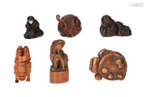 Lot of six netsuke, 1) boxwood, Hotei's bag, Daikoku's hammer and other attributes. L. 4.5 cm. 2)