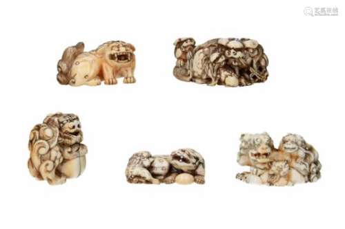 Lot of five netsuke, 1) ivory, shishi with ball and moving ball in mouth. Signed Yoshinasa. H. 3.5