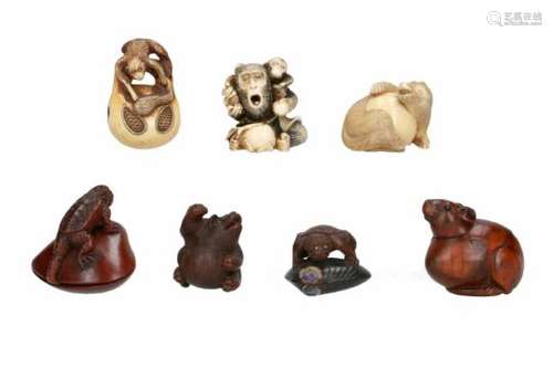 Lot of seven netsuke, 1) ivory, monkey with fly swatter on mokugyo. Signed. H. 4 cm. 2) wood,