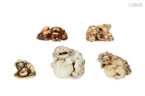 Lot of five netsuke, 1) ivory, three playing shishi with ball. L. 4 cm. 2) ivory, shishi with ball