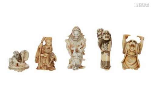 Lot of five netsuke, 1) ivory, standing figure carrying karako and drum. H. 5 cm. 2) ivory,