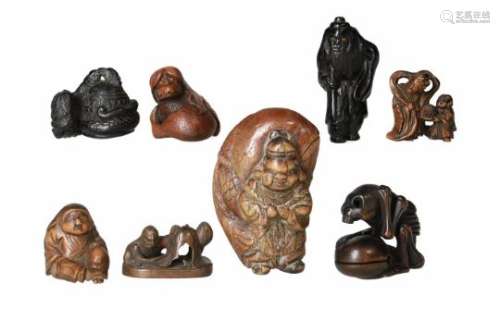 Lot of eight netsuke, 1) ebony wood, Kiohyme curled around bell. L. 3.5 cm. 2) wood and horn,