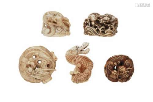 Lot of five netsuke, 1) ivory, curled up dragon. Signed Anraku. L. 3.5 cm. 2) ivory, Kamatari with