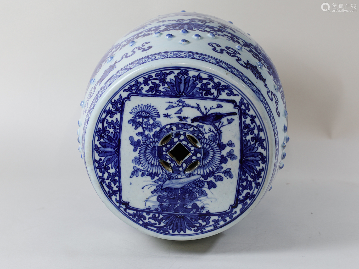 清青花纏枝蓮紋鼓凳一對－【Deal Price Picture】