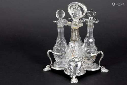 antique cruetset in EP-silver with 4 small decanters - - Antiek tafelstel met vier [...]