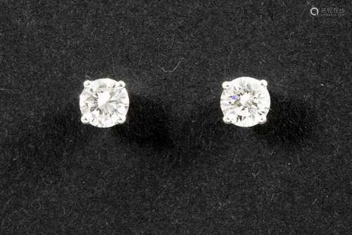 pair of earrings in white gold (18 carat) each with one very high quality brilliant [...]