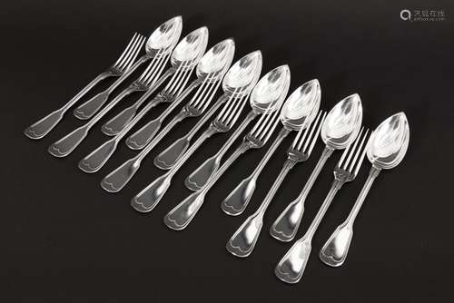 16 pieces of cutlery in marked silver - - Set van 8 lepels en 8 vorken in gemerkt [...]