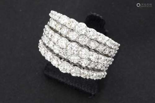 ring in white gold (18 carat) with at least 2 carat of high quality brilliant cut [...]