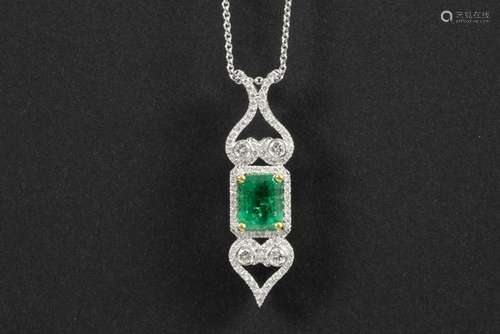 Art Deco style pendant in grey gold (18 carat) with an emerald of 2,20 carat and at [...]